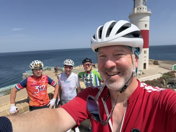 Titelbild zu Vom ersten Tritt bis zum großen Finale: Das Charity Team erreicht Gibraltar